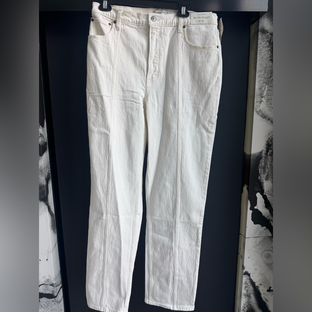 NWT Abercrombie White 90’s Straight Leg High Rise Jeans